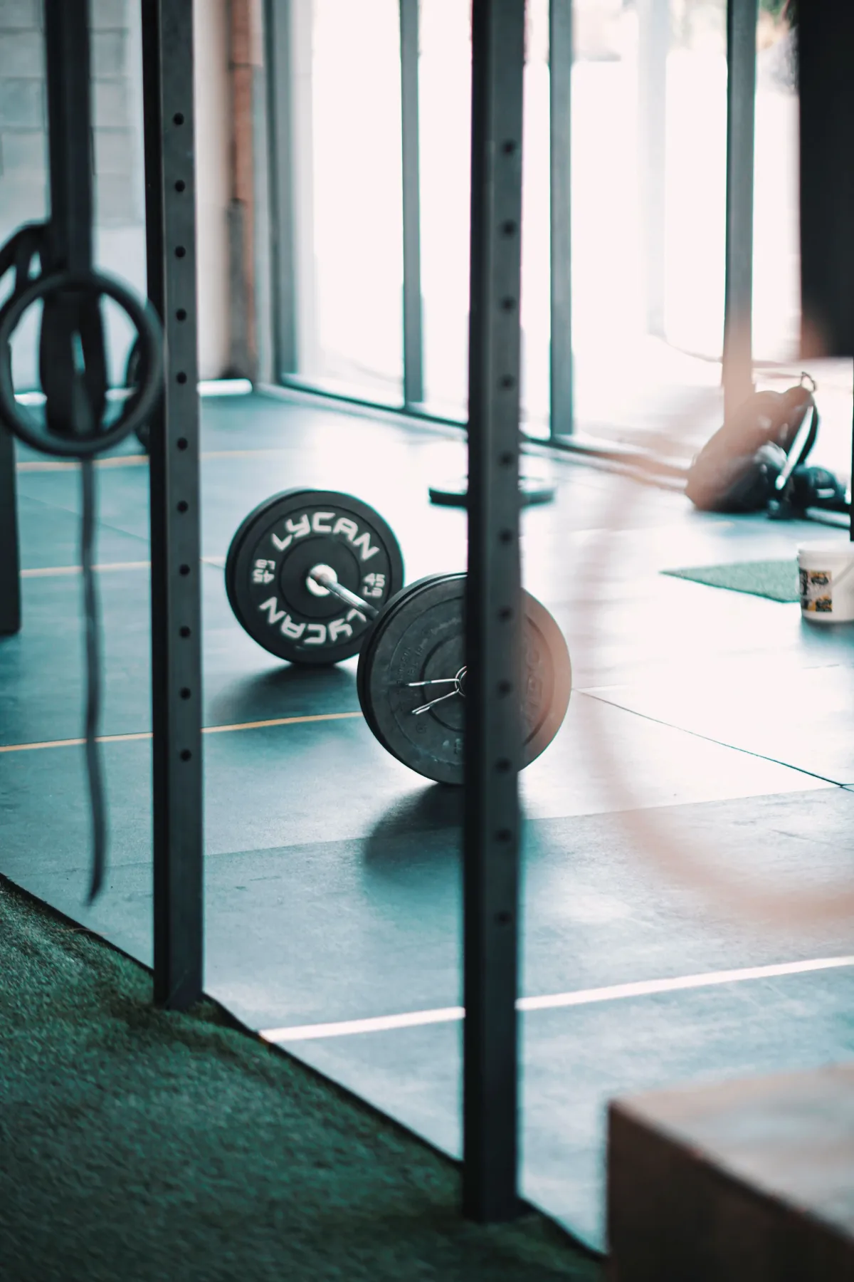 Träningsutrustning i gym - fysisk träning hos BetterByDoing